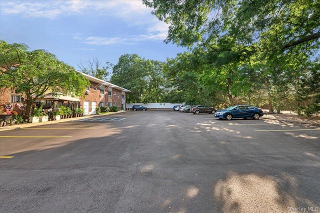 267 N Newbridge Road 2D, Levittown, NY 11756