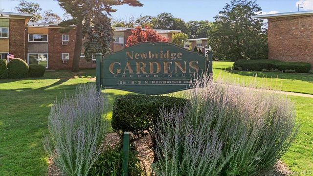 267 N Newbridge Road 2D, Levittown, NY 11756