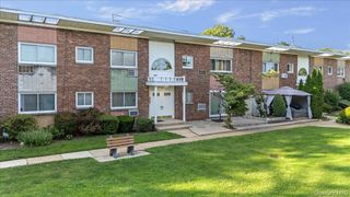 267 N Newbridge Road 2D, Levittown, NY 11756