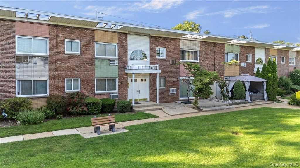 267 N Newbridge Road 2D, Levittown, NY 11756