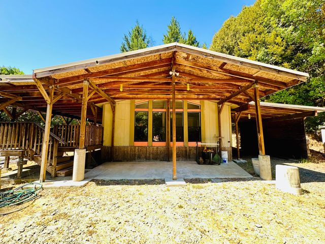 2505 Huckleberry Lane, Whitethorn, CA 95589