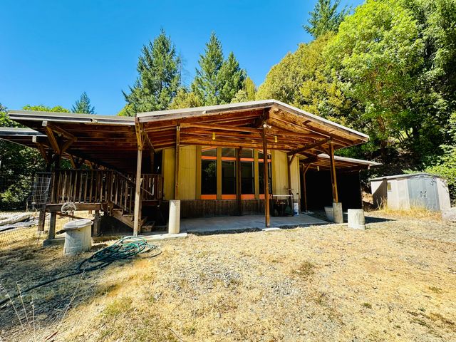 2505 Huckleberry Lane, Whitethorn, CA 95589