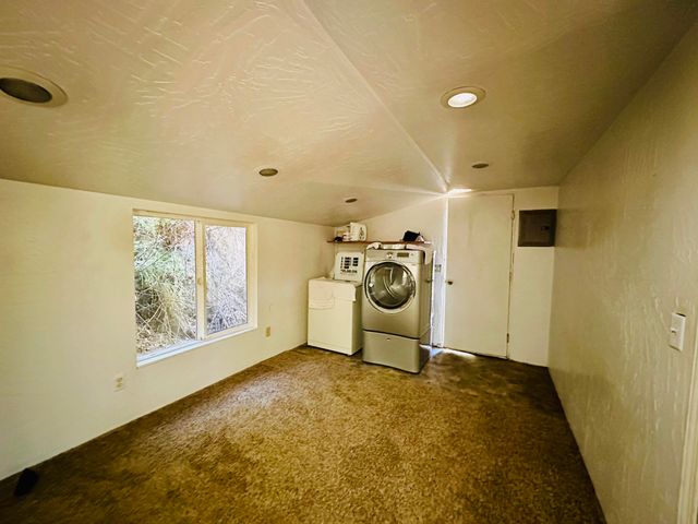 2505 Huckleberry Lane, Whitethorn, CA 95589