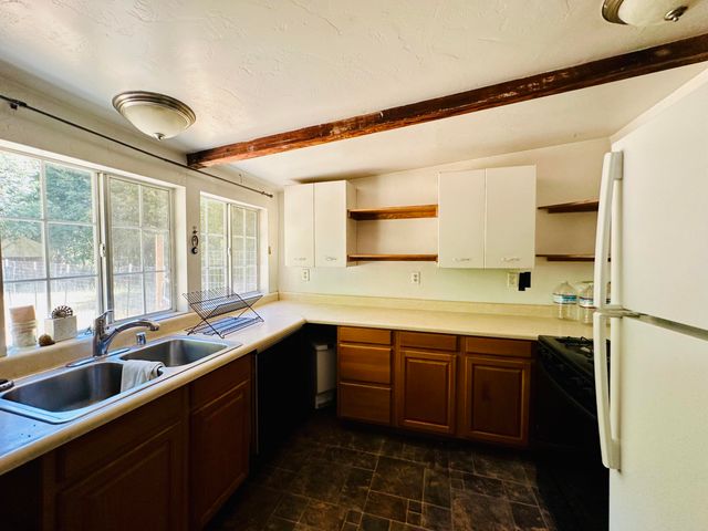 2505 Huckleberry Lane, Whitethorn, CA 95589