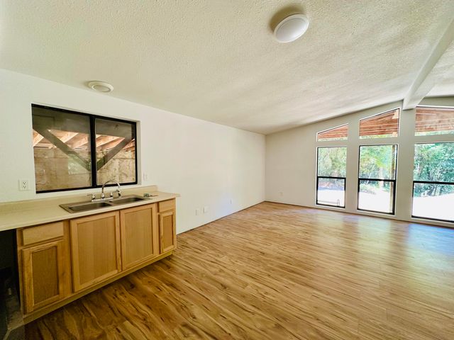 2505 Huckleberry Lane, Whitethorn, CA 95589