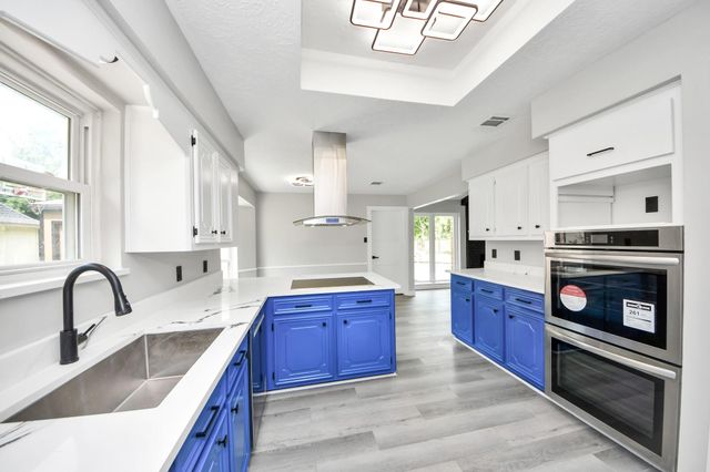 7822 Maple Tree Drive, Houston, TX 77088