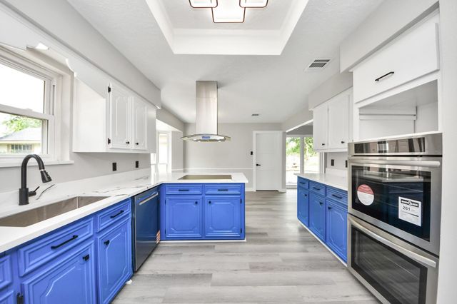 7822 Maple Tree Drive, Houston, TX 77088