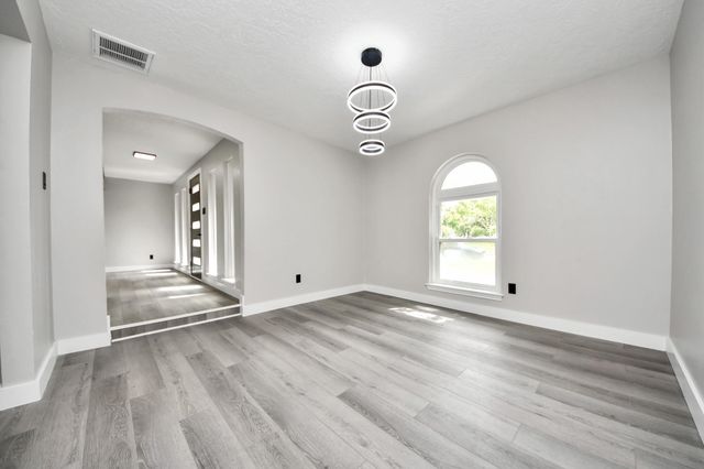 7822 Maple Tree Drive, Houston, TX 77088
