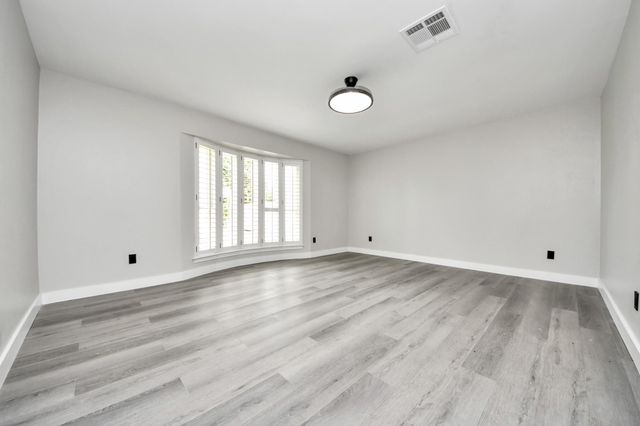 7822 Maple Tree Drive, Houston, TX 77088
