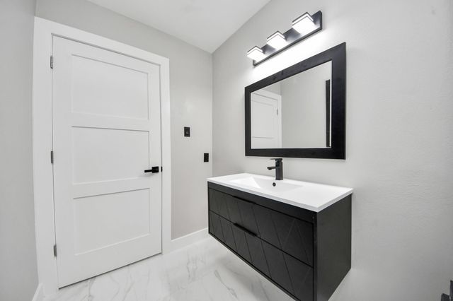 7822 Maple Tree Drive, Houston, TX 77088
