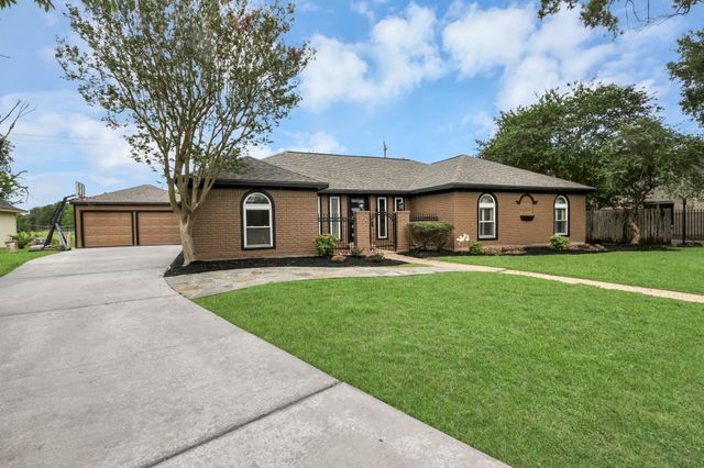 7822 Maple Tree Drive, Houston, TX 77088