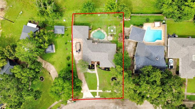 7822 Maple Tree Drive, Houston, TX 77088