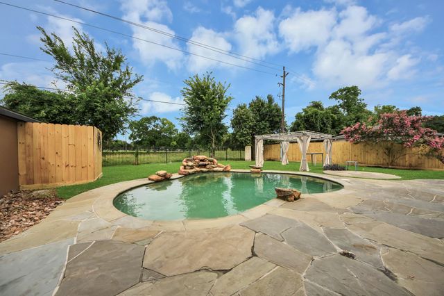 7822 Maple Tree Drive, Houston, TX 77088