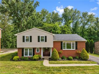 110 N Jamestown Road, Moon/crescent Twp, PA 15108