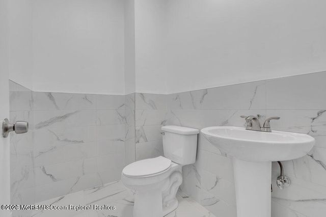 6 Taft Avenue, Lakewood, NJ 08701