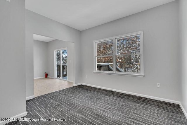 6 Taft Avenue, Lakewood, NJ 08701