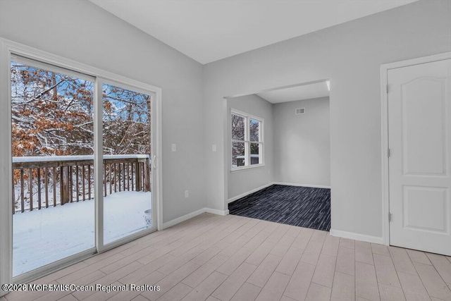 6 Taft Avenue, Lakewood, NJ 08701