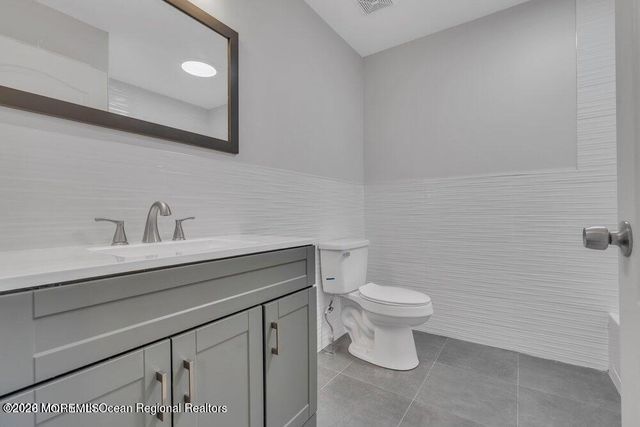 6 Taft Avenue, Lakewood, NJ 08701