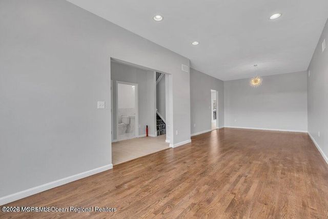 6 Taft Avenue, Lakewood, NJ 08701