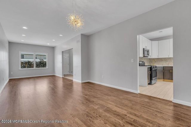 6 Taft Avenue, Lakewood, NJ 08701