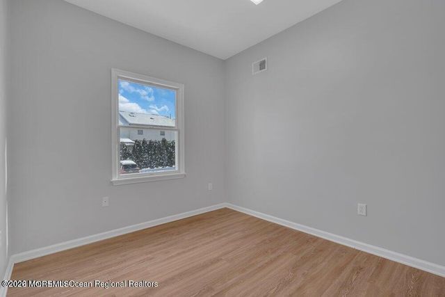 6 Taft Avenue, Lakewood, NJ 08701