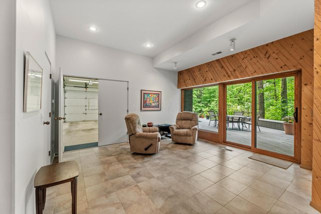 9280 White Oak Lane, Westerville, OH 43082