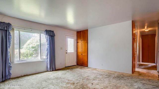 9909 Merioneth Dr, Jeffersontown, KY 40299