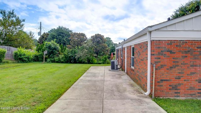 9909 Merioneth Dr, Jeffersontown, KY 40299