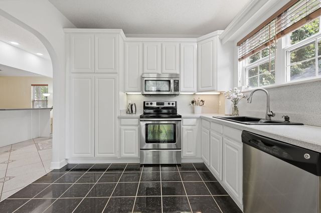 810 Brenda Pl., Myrtle Beach, SC 29577