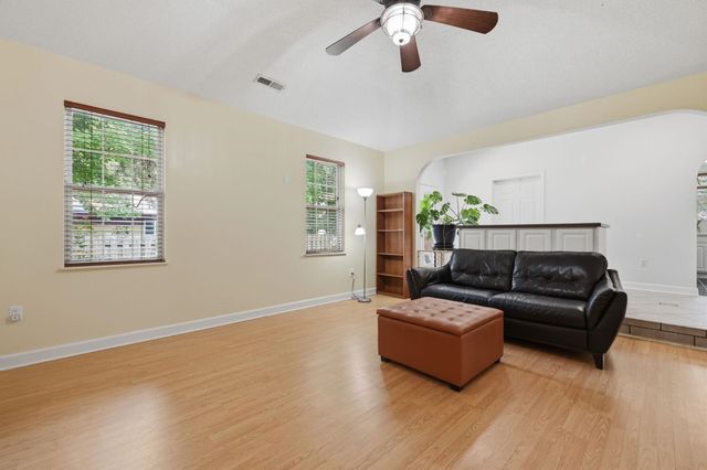 810 Brenda Pl., Myrtle Beach, SC 29577