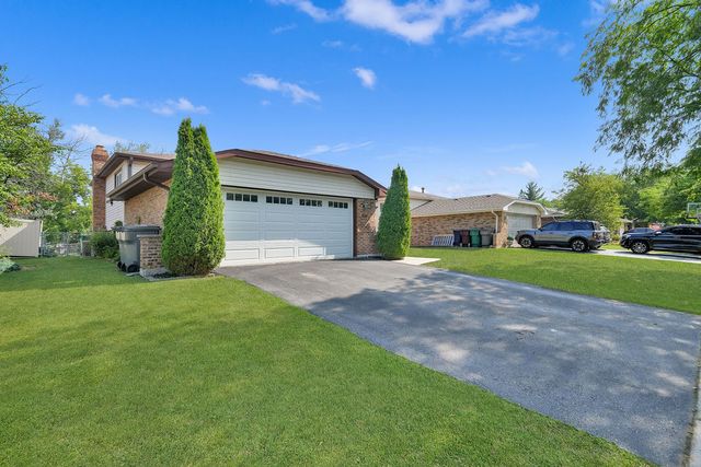 8840 Leslie Drive, Orland Hills, IL 60487