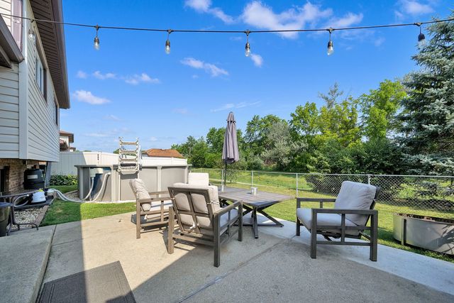 8840 Leslie Drive, Orland Hills, IL 60487