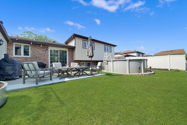 8840 Leslie Drive, Orland Hills, IL 60487