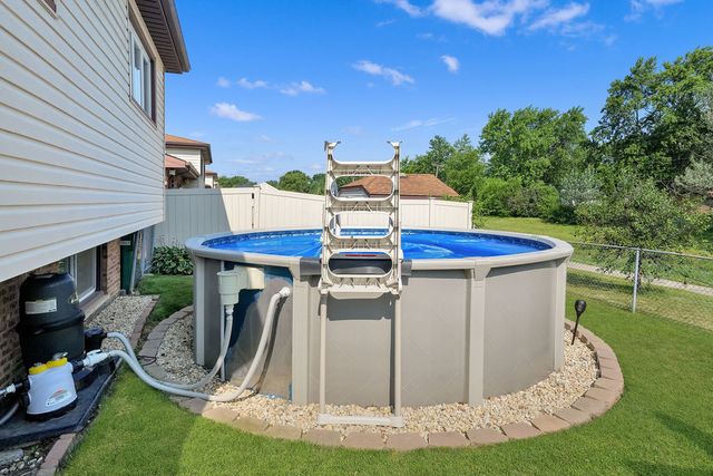 8840 Leslie Drive, Orland Hills, IL 60487