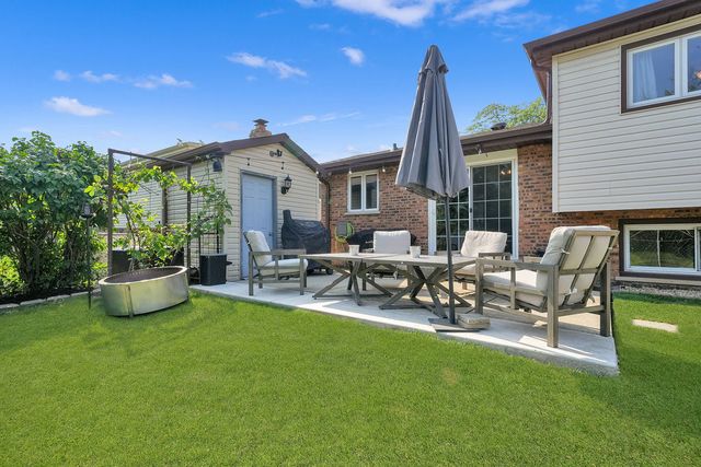 8840 Leslie Drive, Orland Hills, IL 60487