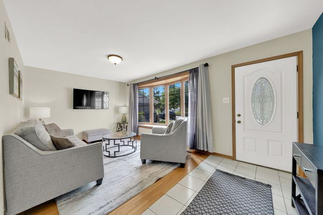 8840 Leslie Drive, Orland Hills, IL 60487
