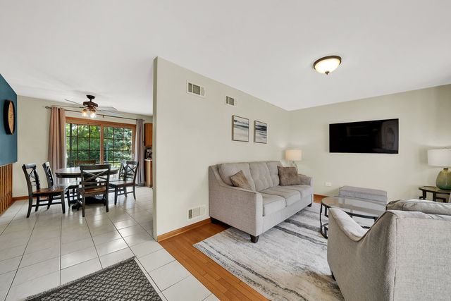 8840 Leslie Drive, Orland Hills, IL 60487
