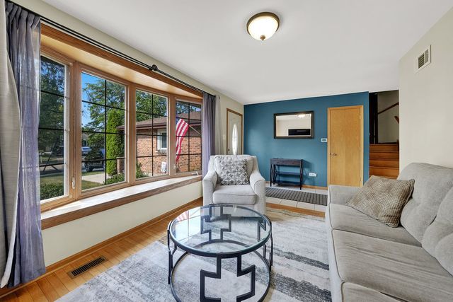 8840 Leslie Drive, Orland Hills, IL 60487
