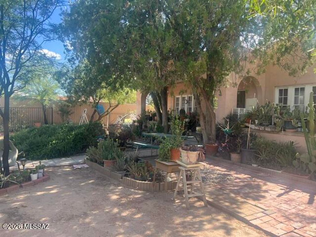 1137 N 7th Avenue, Tucson, AZ 85705