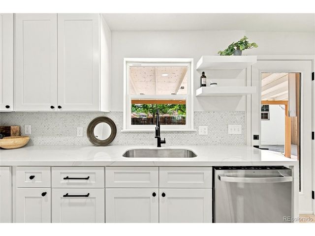 2941 Ivanhoe St, Denver, CO 80207