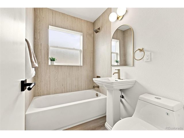 2941 Ivanhoe St, Denver, CO 80207