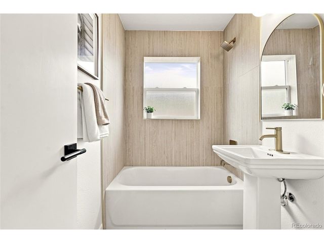 2941 Ivanhoe St, Denver, CO 80207