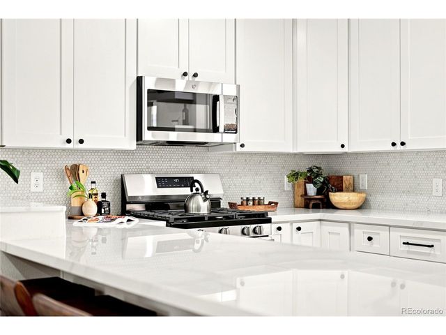 2941 Ivanhoe St, Denver, CO 80207