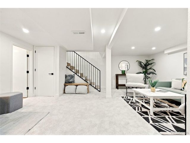 2941 Ivanhoe St, Denver, CO 80207