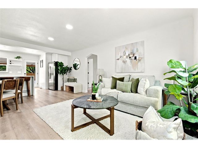 2941 Ivanhoe St, Denver, CO 80207