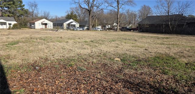 401 E Velma Avenue, Springdale, AR 72764