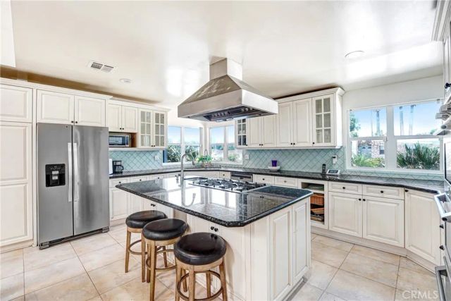 22450 Collins, Woodland Hills, CA 91367