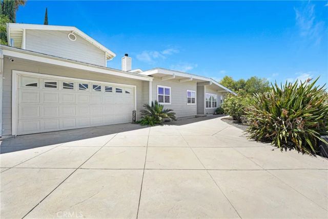 22450 Collins, Woodland Hills, CA 91367