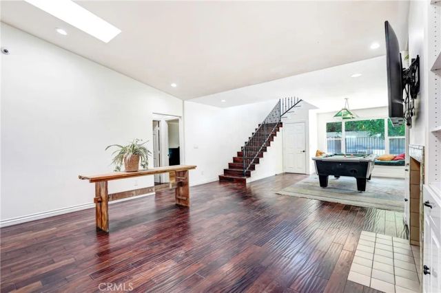 22450 Collins, Woodland Hills, CA 91367