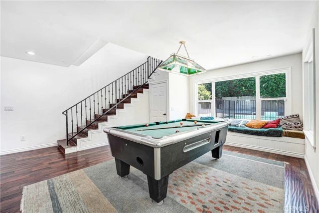 22450 Collins, Woodland Hills, CA 91367